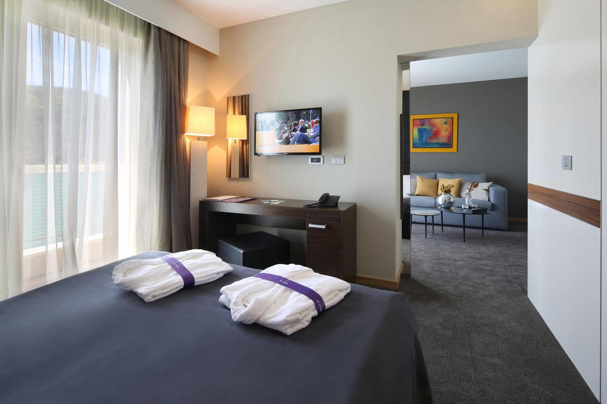 Boutique Hotel Adoral Rabac Ngoại thất bức ảnh